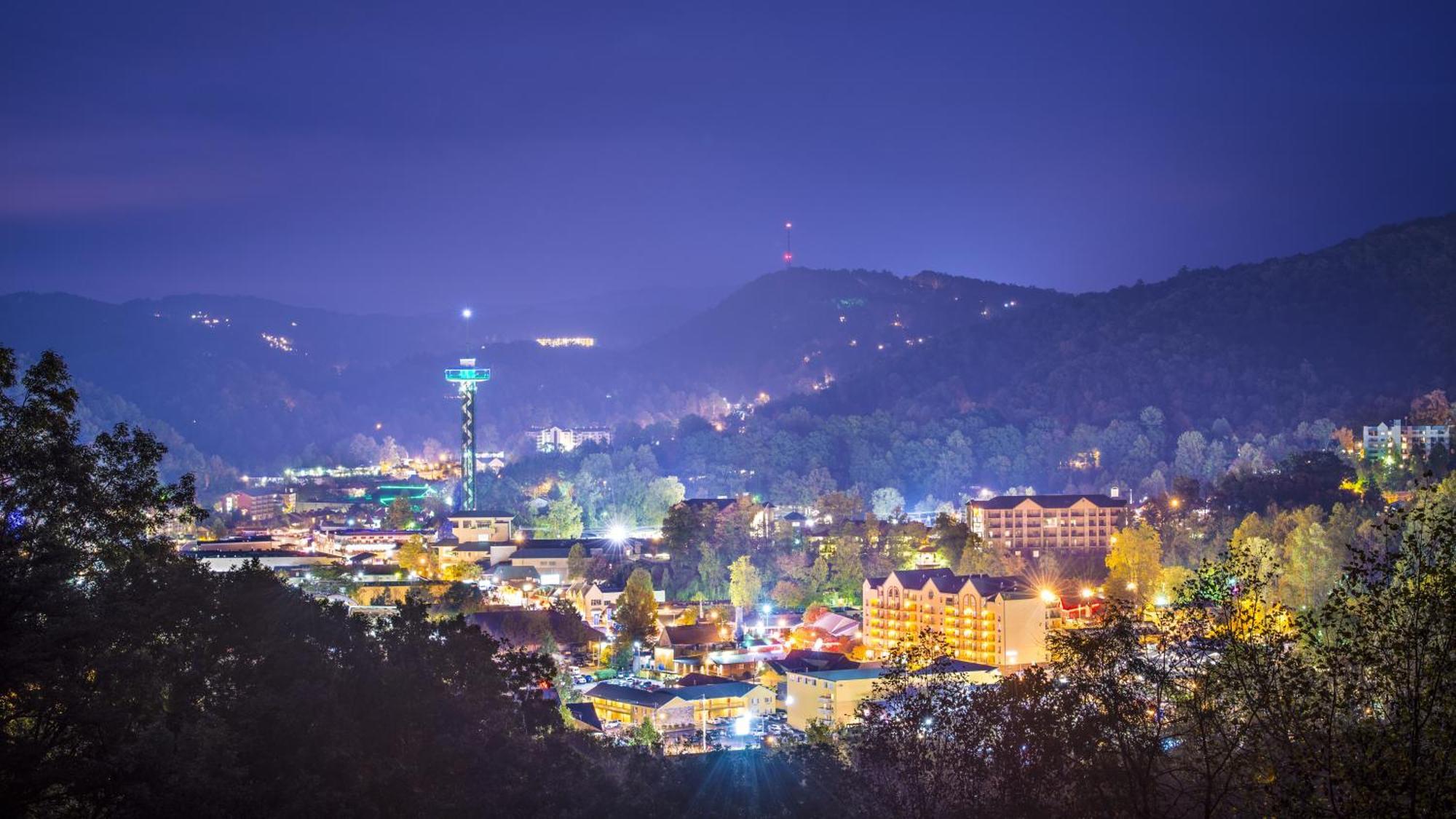 Mountain Eden, Hot Tub, Resort Pool, Wifi, 1089 Free Tickets Each Paid Day, Dollywood And More جاتلينبرج المظهر الخارجي الصورة