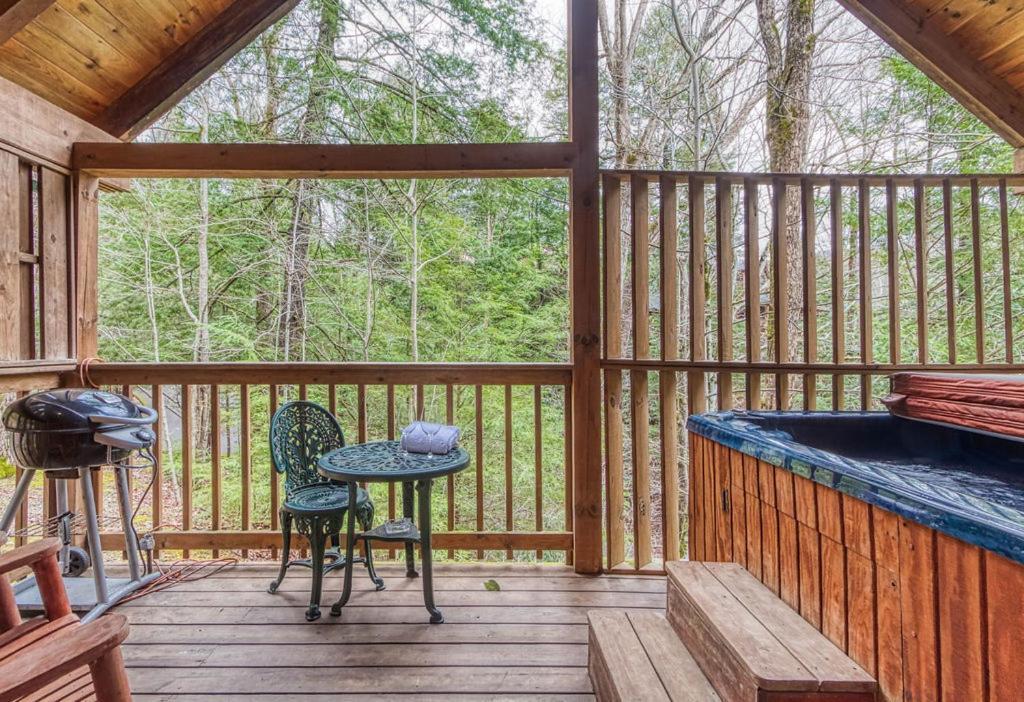 Mountain Eden, Hot Tub, Resort Pool, Wifi, 1089 Free Tickets Each Paid Day, Dollywood And More جاتلينبرج المظهر الخارجي الصورة