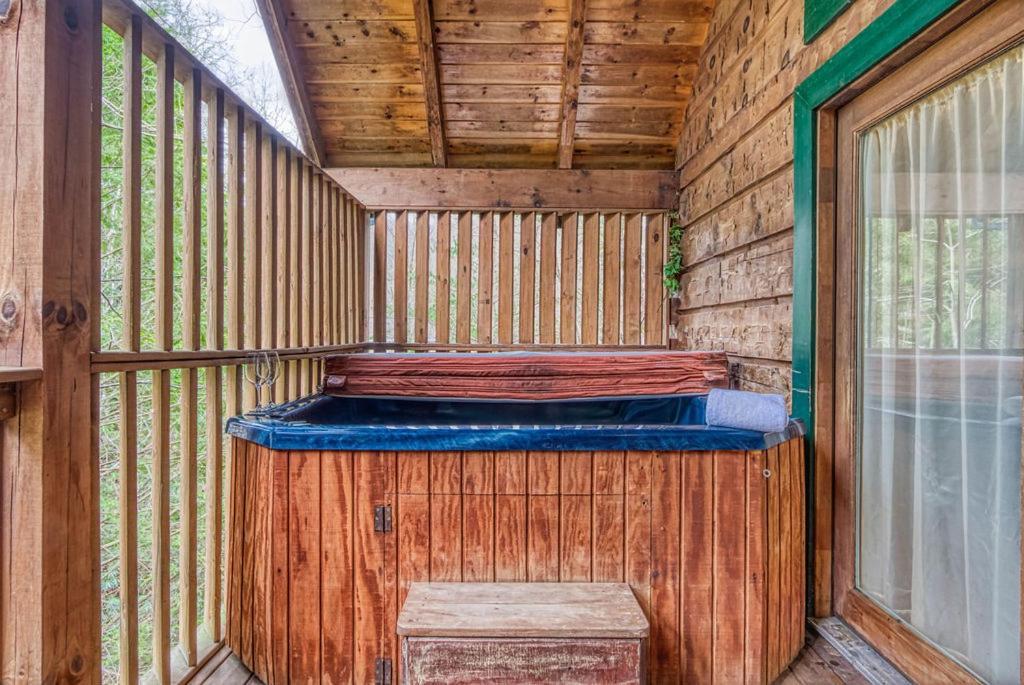 Mountain Eden, Hot Tub, Resort Pool, Wifi, 1089 Free Tickets Each Paid Day, Dollywood And More جاتلينبرج المظهر الخارجي الصورة