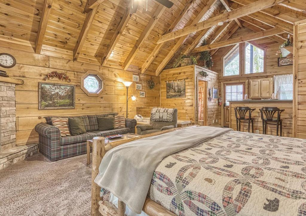 Mountain Eden, Hot Tub, Resort Pool, Wifi, 1089 Free Tickets Each Paid Day, Dollywood And More جاتلينبرج المظهر الخارجي الصورة