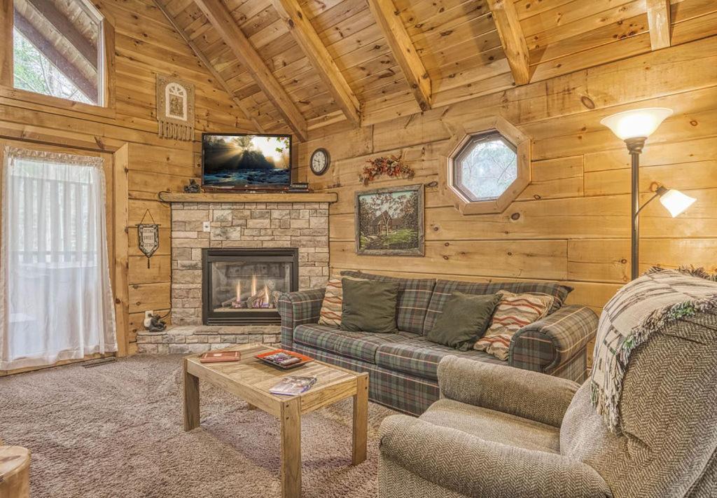 Mountain Eden, Hot Tub, Resort Pool, Wifi, 1089 Free Tickets Each Paid Day, Dollywood And More جاتلينبرج المظهر الخارجي الصورة
