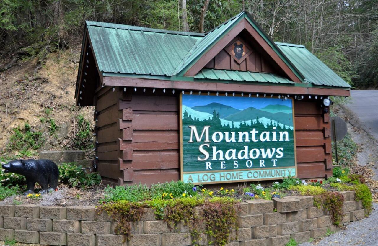 Mountain Eden, Hot Tub, Resort Pool, Wifi, 1089 Free Tickets Each Paid Day, Dollywood And More جاتلينبرج المظهر الخارجي الصورة